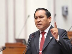 Crisis en el Reniec: Flavio Cruz cuestiona ratificación de Carmen Velarde tras escándalo de firmas falsas