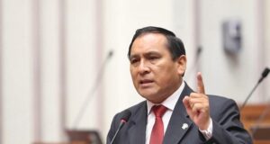 Crisis en el Reniec: Flavio Cruz cuestiona ratificación de Carmen Velarde tras escándalo de firmas falsas