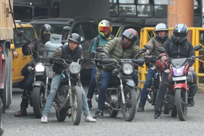 Motociclistas marchas en protesta por restricciones en el uso de estos vehículos