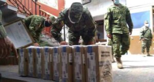 Ecuador en vilo: Cierran las urnas y el país espera un resultado ajustado entre Noboa y González