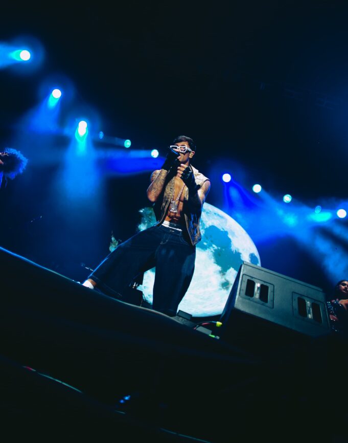 Emil encendió la noche limeña en Costa 21(VIDEO)