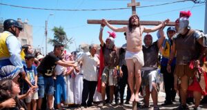Vía Crucis en el Cerro El Pino:Gracias a la iniciativa del alcalde de La Victoria, Rubén Cano
