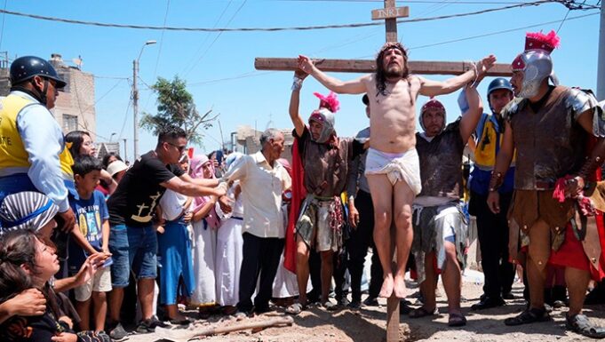 Vía Crucis en el Cerro El Pino:Gracias a la iniciativa del alcalde de La Victoria, Rubén Cano