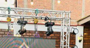 Karlos Terrones de Piérola «El Jeque de la Salsa» estrena su video clip «Échame a mí la culpa»