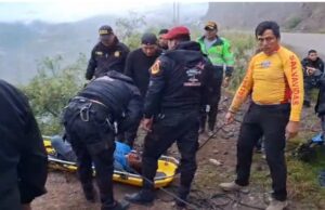 Huancavelica: Policía de Salvataje de Lima recuperó cuerpo de niña de 13 años que cayó en un vehículo a un abismo de 300 metros