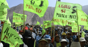 Agricultores bloquean cruce clave en Arequipa y exigen fin del proyecto Tía María