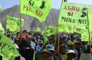 Agricultores bloquean cruce clave en Arequipa y exigen fin del proyecto Tía María