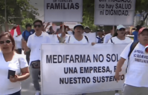 Trabajadores de Medifarma protestan ante posible cierre de plantas tras muertes por suero contaminado