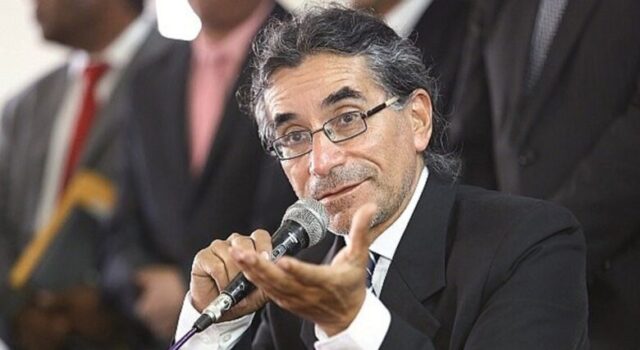 “Sufro una persecución desde hace 25 años por parte de los caviares”