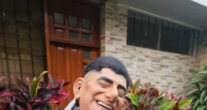 Carlos Álvarez parodia a Piero Quispe con su clásico humor