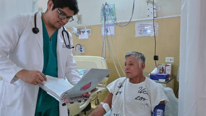 Médicos del Hospital Loayza salvan vida de paciente con innovadora angioplastia de alta complejidad