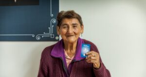 Barrios Altos: usuarios de Pensión 65 reciben tarjetas de débito y aprenden a usarlas en agentes corresponsales