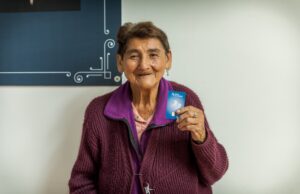 Barrios Altos: usuarios de Pensión 65 reciben tarjetas de débito y aprenden a usarlas en agentes corresponsales