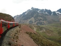 Tren de pasajeros Lima–Huancayo–Lima recorre viaje turístico por feriado de Semana Santa