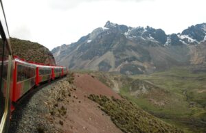 Tren de pasajeros Lima–Huancayo–Lima recorre viaje turístico por feriado de Semana Santa
