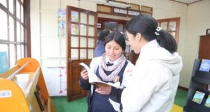 Director de la DREH Expone la Riqueza Literaria Dentro de la Municipalidad de Huancavelica