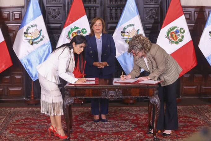 ¡Fin de la espera! Perú y Guatemala firman protocolo para activar TLC tras 12 años
