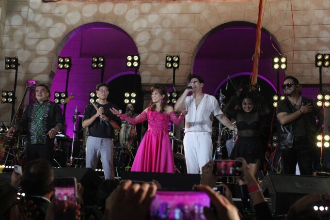 Tony y Mimy Succar hicieron gozar en el karaoke más grande del Perú de Mall Plaza