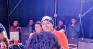 Bill Orosco celebró sus 24 años cantando y sopló velitas junto a su público en Tayabamba, Trujillo