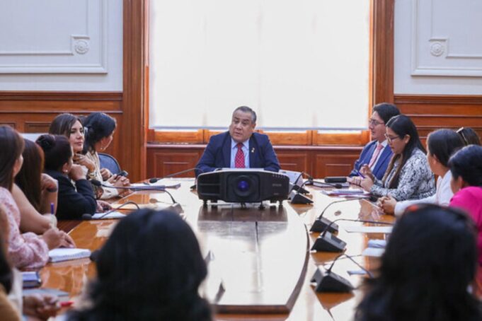 Destraban proyectos de inversión: Poder Ejecutivo y alcaldesas de once regiones evalúan el cierre de brechas