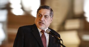 Ernesto Bustamante: Congresista fujimorista desata polémica con afirmación pseudocientífica, machista y desfasada sobre las mujeres y las ciencias