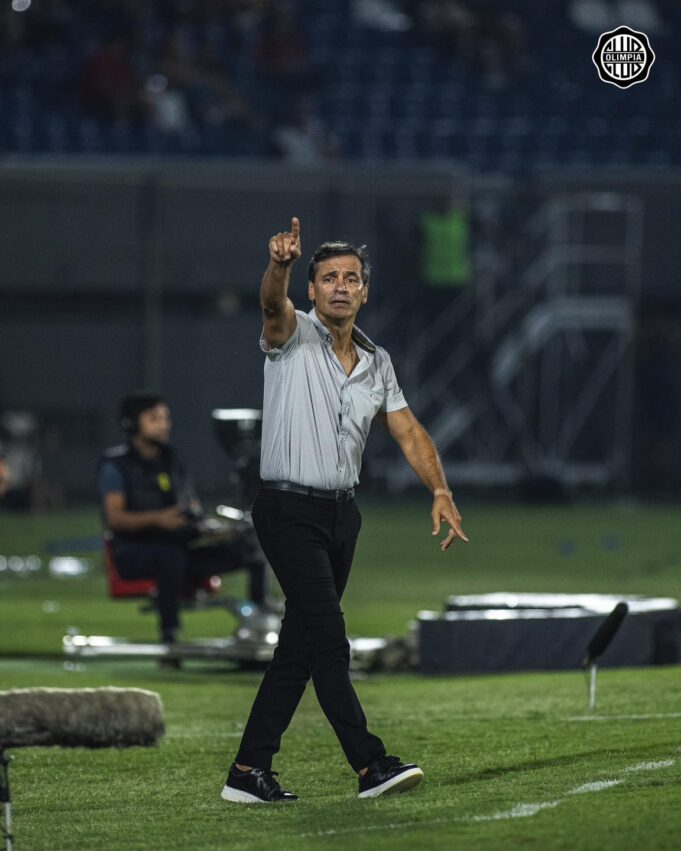 Fabián Bustos debutó con triunfo en Olimpia sobre Sportivo Luqueño 3-1 en Liga Paraguaya