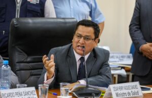 Alex Flores impulsa interpelación contra el ministro de Salud por muertes vinculadas a suero defectuoso