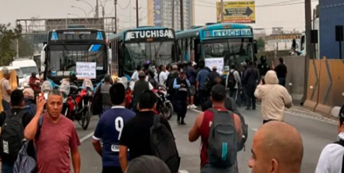 ‘Los Chinos’ bloquean la Panamericana Norte: en el sentido de norte a sur