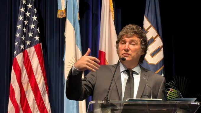 Milei se pliega a los designios de EE.UU. mientras Argentina negocia su soberanía económica