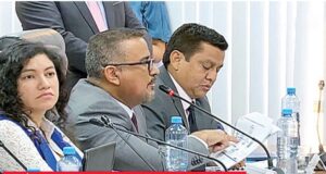 Ministro de Salud destituye en vivo a directora de la Digemid