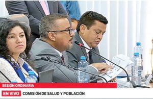 Ministro de Salud destituye en vivo a directora de la Digemid