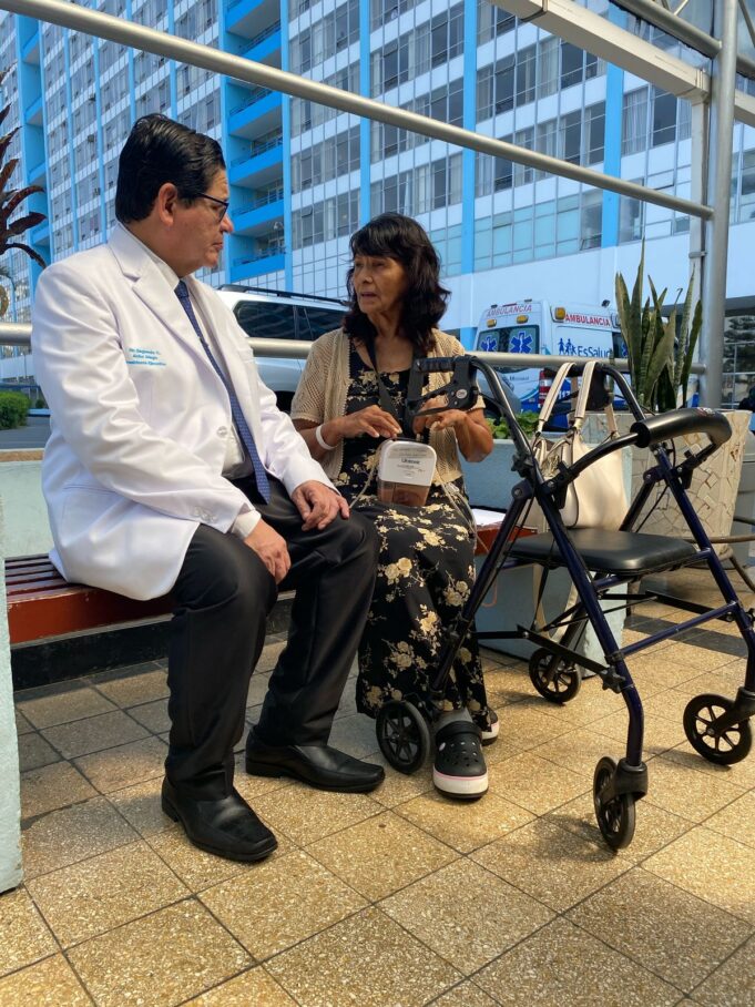 Presidente ejecutivo de EsSalud realiza visita inopinada al Hospital Rebagliati y refuerza compromiso con una atención de calidad