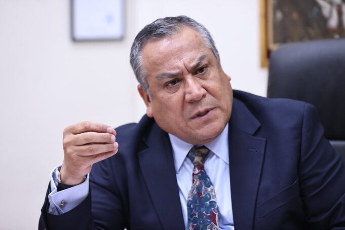 Adrianzén anuncia continuidad de Olmos… mientras agricultores exigen respuestas