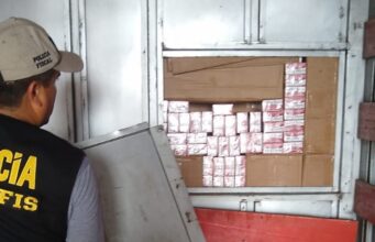 PNP interviene camiones bolivianos que trasladabanmás de 1 millón de cigarrillos ilegales