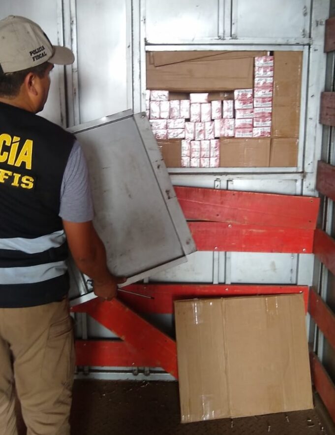 PNP interviene camiones bolivianos que trasladabanmás de 1 millón de cigarrillos ilegales
