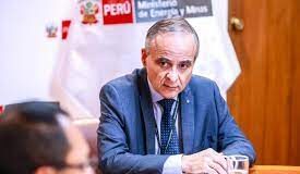 Ministro de Energía viajará a cumbre internacional en Londres para abordar seguridad energética