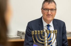 Austria bajo presión: Exigen expulsar al embajador israelí por incitar al asesinato de niños palestinos