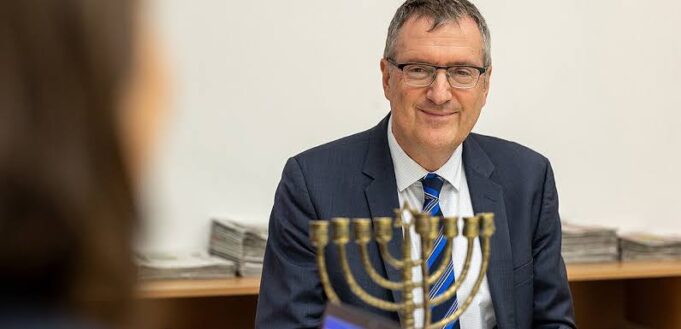 Austria bajo presión: Exigen expulsar al embajador israelí por incitar al asesinato de niños palestinos