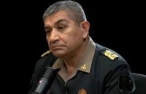 Testigos protegidos acusan al jefe de la PNP, Víctor Zanabria, de usar policías como albañiles