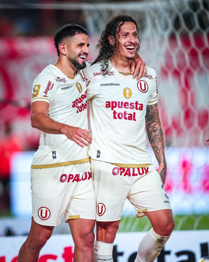 Universitario goleó a UTC 6-0 en el Monumental y se afianzó en el liderazgo del Apertura