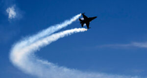 Pakistán cierra espacio aéreo ante creciente tensión con India