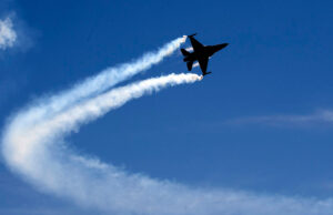 Pakistán cierra espacio aéreo ante creciente tensión con India