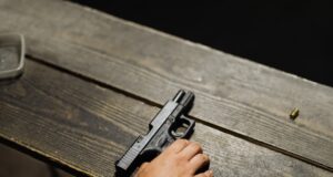 Exmilitar dispara a atacante durante intento de robo a minimarket en La Libertad