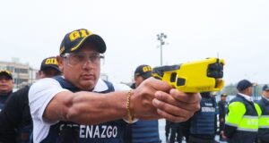 Serenos autorizados a usar pistolas eléctricas