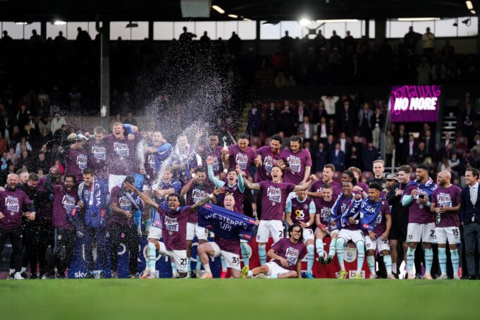 Burnley de Oliver Sonne ascendió a la Premier League al vencer a Sheffield United 2-1
