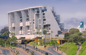 Docente de la UTEC de Barranco se lanza desde uno de los edificios del campus