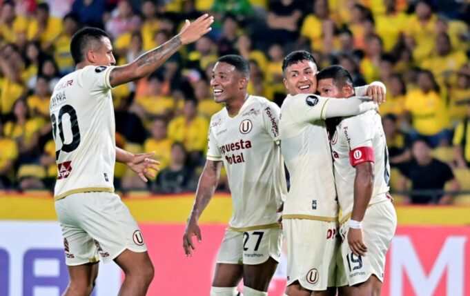 Universitario logró gran triunfo ante Barcelona en Guayaquil 1-0 con gol de Edison Flores