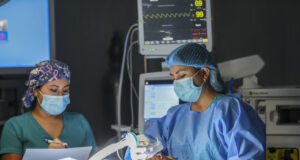 EsSalud incrementó en 26.4% el número de cirugías de alta complejidad en primer trimestre de 2025