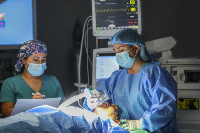 EsSalud incrementó en 26.4% el número de cirugías de alta complejidad en primer trimestre de 2025