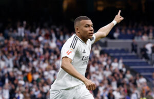 Real Madrid ganó al Celta 3-2 y sigue a cuatro puntos del líder Barcelona en la Liga de España